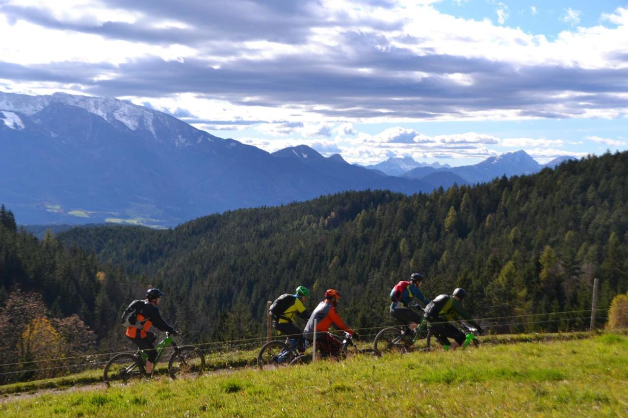 Bikeski Family Hotel, B&B, Apartaments, Rooms Mezica Exterior foto
