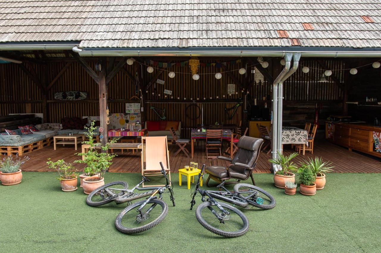 Bikeski Family Hotel, B&B, Apartaments, Rooms Mezica Exterior foto